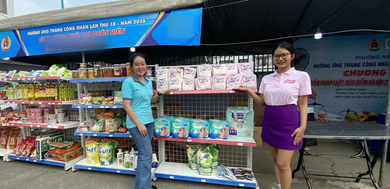 Sản phẩm Wonder Free và Wonder Baby trên kệ trưng bày tại khu gian hàng phúc lợi của chương trình